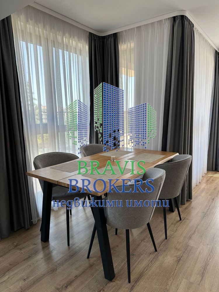 ПРЕКРАСЕН ОБЗАВЕДЕН ТРИСТАЕН 145 кв.м - ДНЕВНА = 35 кв.м - ГОЛЕМИ СПАЛНИ -- БАСЕЙН -- СРЕДЕН ЕТАЖ -- ОПЦИЯ ПАРКОМЯСТО !! - 0