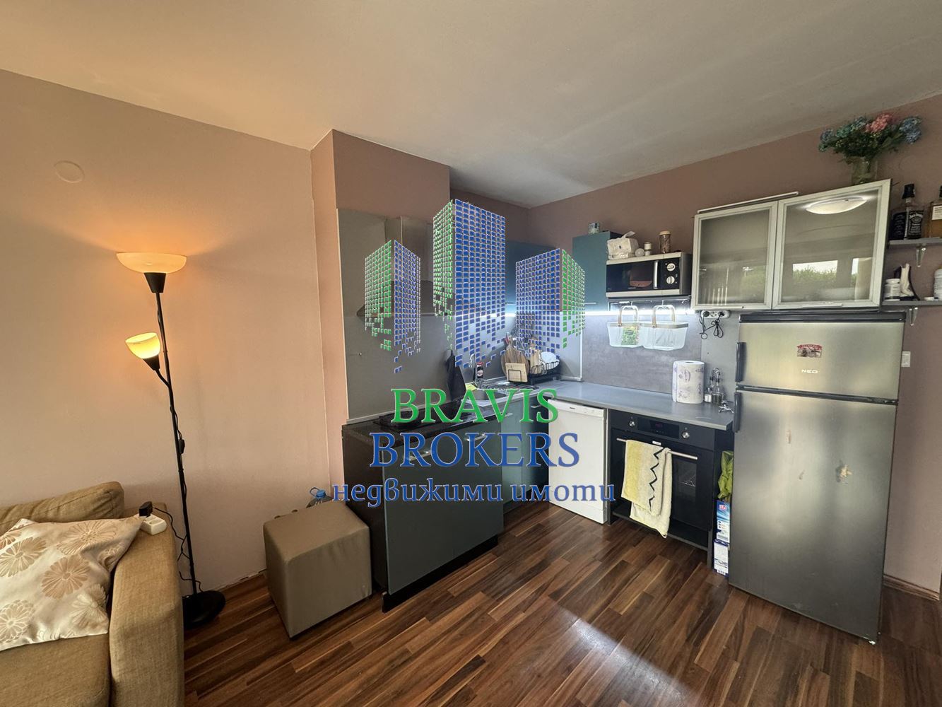 СВ. НИКОЛА -- НОВА СГРАДА - НАПЪЛНО ОБЗАВЕДЕН ДВУСТАЕН - ОСИГУРЕНО ПАРКОМЯСТО -- ПРИЛЕЖАЩ ДВОР - 0