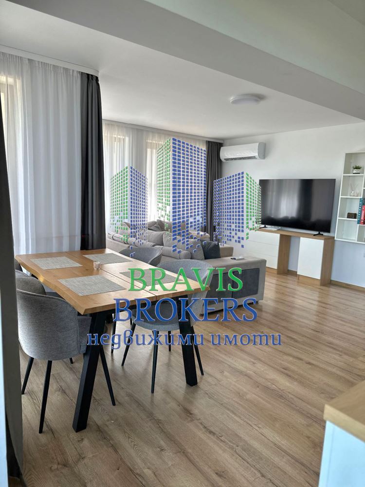 ПРЕКРАСЕН ОБЗАВЕДЕН ТРИСТАЕН 145 кв.м - ДНЕВНА = 35 кв.м - ГОЛЕМИ СПАЛНИ -- БАСЕЙН -- СРЕДЕН ЕТАЖ -- ОПЦИЯ ПАРКОМЯСТО !! - 0