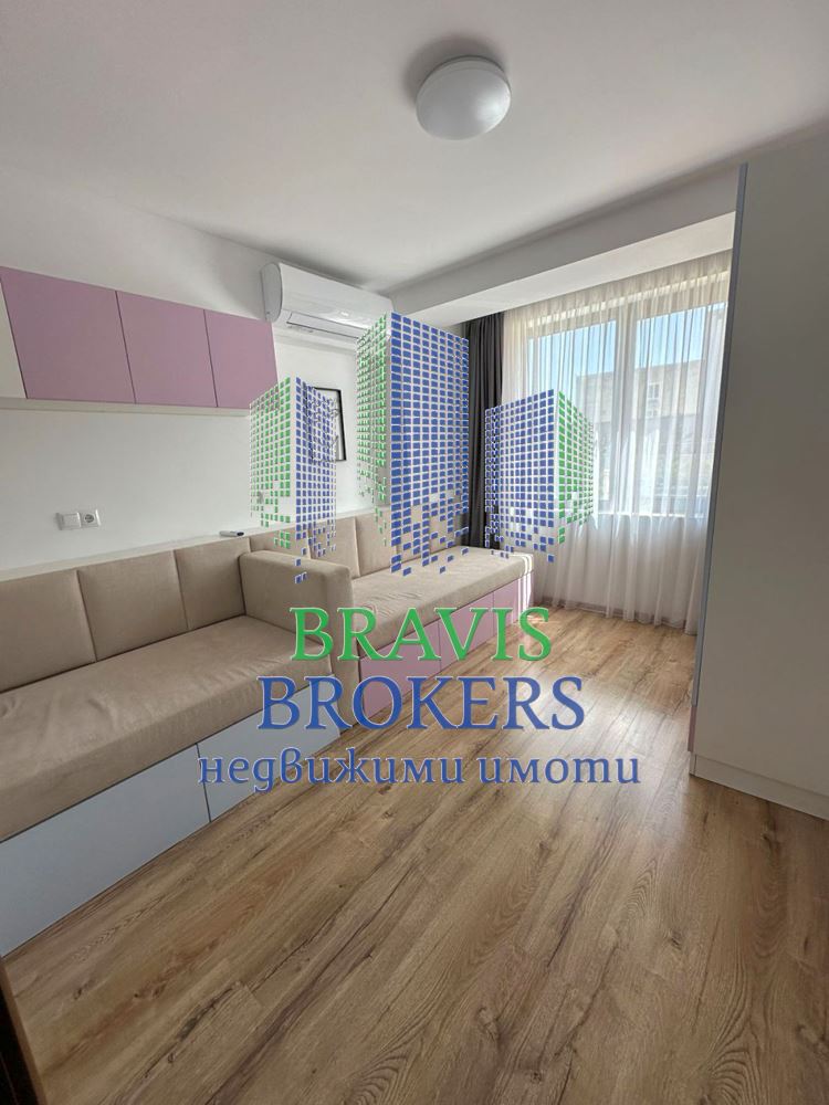 ПРЕКРАСЕН ОБЗАВЕДЕН ТРИСТАЕН 145 кв.м - ДНЕВНА = 35 кв.м - ГОЛЕМИ СПАЛНИ -- БАСЕЙН -- СРЕДЕН ЕТАЖ -- ОПЦИЯ ПАРКОМЯСТО !! - 0