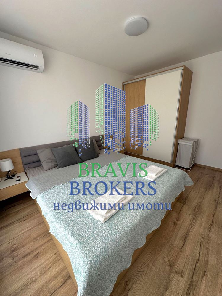 ПРЕКРАСЕН ОБЗАВЕДЕН ТРИСТАЕН 145 кв.м - ДНЕВНА = 35 кв.м - ГОЛЕМИ СПАЛНИ -- БАСЕЙН -- СРЕДЕН ЕТАЖ -- ОПЦИЯ ПАРКОМЯСТО !! - 0