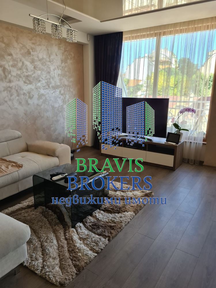 г.Варна, Зимно кино Тракия – ПРОСТОРЕН ТРИСТАЕН 101 кв.м – ДНЕВНА = 34кв.м - 0