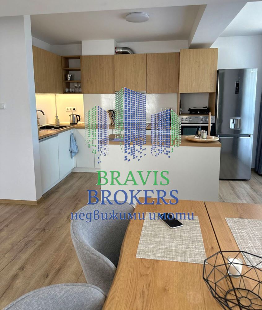 ПРЕКРАСЕН ОБЗАВЕДЕН ТРИСТАЕН 145 кв.м - ДНЕВНА = 35 кв.м - ГОЛЕМИ СПАЛНИ -- БАСЕЙН -- СРЕДЕН ЕТАЖ -- ОПЦИЯ ПАРКОМЯСТО !! - 0