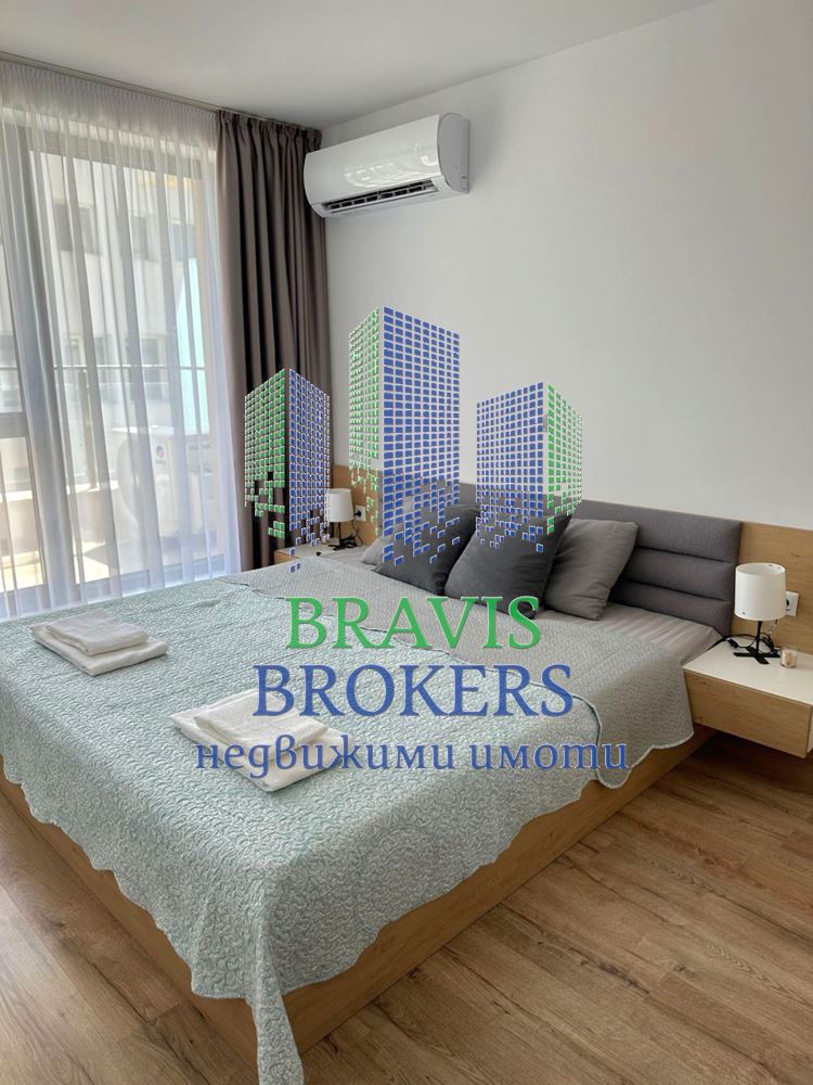 ПРЕКРАСЕН ОБЗАВЕДЕН ТРИСТАЕН 145 кв.м - ДНЕВНА = 35 кв.м - ГОЛЕМИ СПАЛНИ -- БАСЕЙН -- СРЕДЕН ЕТАЖ -- ОПЦИЯ ПАРКОМЯСТО !! - 0