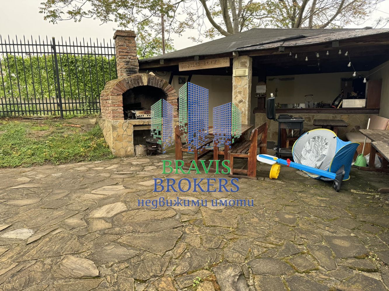 СВ. НИКОЛА -- НОВА СГРАДА - НАПЪЛНО ОБЗАВЕДЕН ДВУСТАЕН - ОСИГУРЕНО ПАРКОМЯСТО -- ПРИЛЕЖАЩ ДВОР - 0