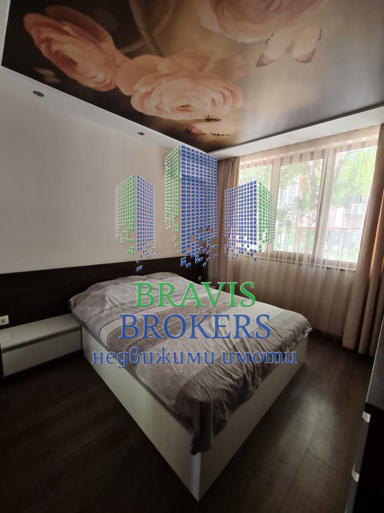 г.Варна, Зимно кино Тракия – ПРОСТОРЕН ТРИСТАЕН 101 кв.м – ДНЕВНА = 34кв.м - 0