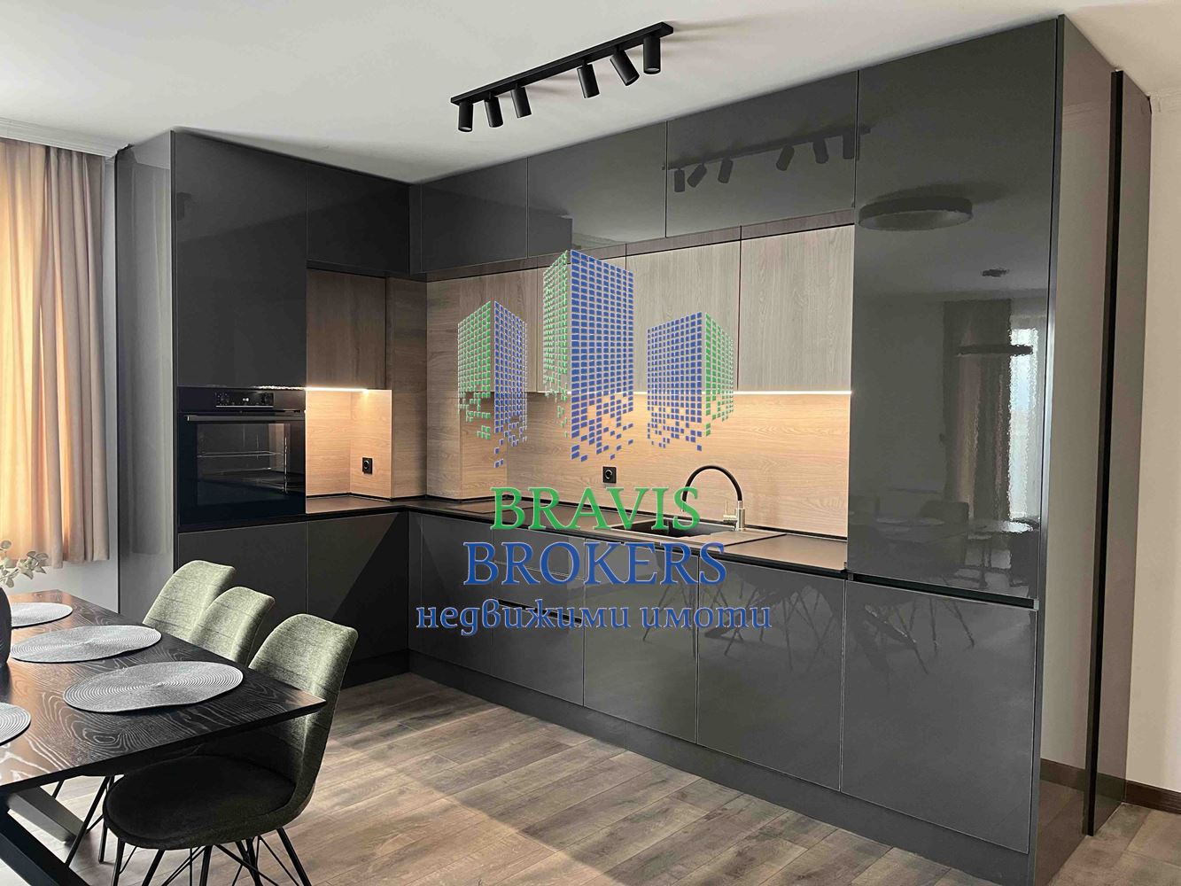 ЛУКСОЗЕН ЧИСТО НОВ ТРИСТАЕН ПОД НАЕМ СЪС ЗАКРИТО ПАРКОМЯСТО В ЦЕНАТА - 0