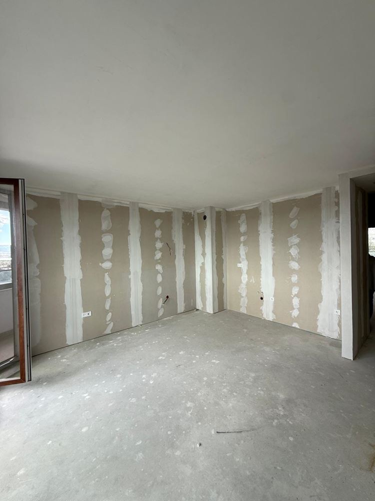 гр.ВАРНА ТРОШЕВО –ДВУСТАЕН АПАРТАМЕНТ - ПАРКОМЯСТО +ИЗБА 8кв.м В ЦЕНАТА– СОБСТВЕН ДВОР 25кв.м - 0