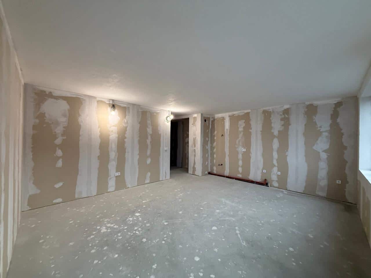 гр.ВАРНА ТРОШЕВО –ДВУСТАЕН АПАРТАМЕНТ - ПАРКОМЯСТО +ИЗБА 8кв.м В ЦЕНАТА– СОБСТВЕН ДВОР 25кв.м - 0