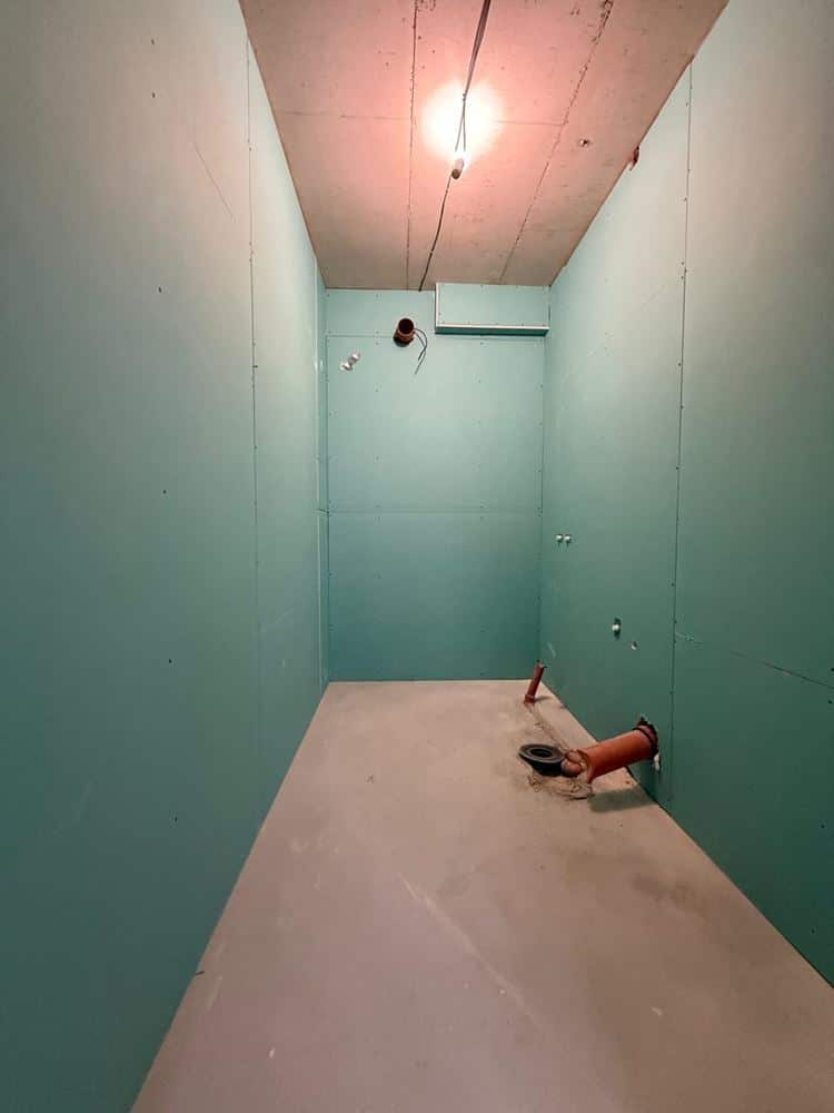 гр.ВАРНА ТРОШЕВО –ДВУСТАЕН АПАРТАМЕНТ - ПАРКОМЯСТО +ИЗБА 8кв.м В ЦЕНАТА– СОБСТВЕН ДВОР 25кв.м - 0