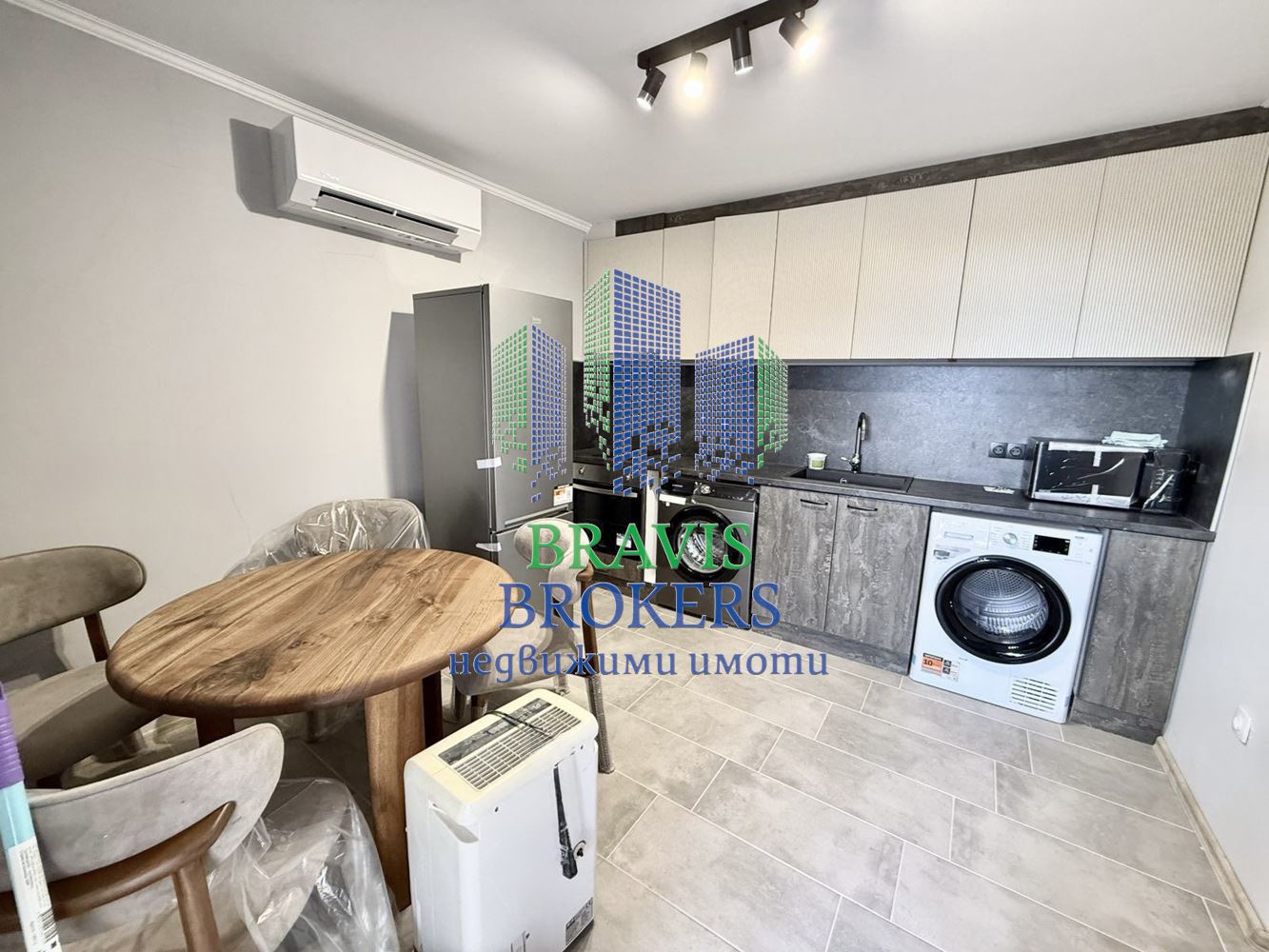 🏡 Продава се етаж от къща в централната част на кв. Виница, гр. Варна - 0