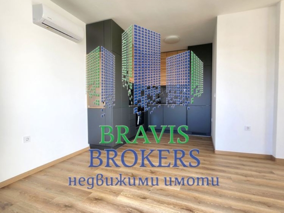 ЕКСКЛУЗИВНО - ДО МАГАЗИН РЕГАЛ - ТРИСТАЕН "ДО КЛЮЧ" С КУХНЯ - ИЗЦЯЛО ЮЖЕН - СРЕДЕН ЕТАЖ - ДНЕВНА = 23 кв.м - ДВЕ СПАЛНИ - 0