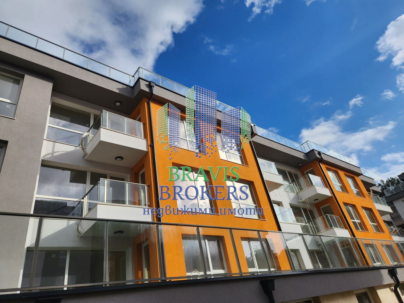 ПРЕКРАСЕН ТРИСТАЕН АПАРТАМЕНТ - СРЕДЕН ЕТАЖ– МАЛКА БУТИКОВА СГРАДА -- АКТ 16 - ПАРКОМЕСТА - 0