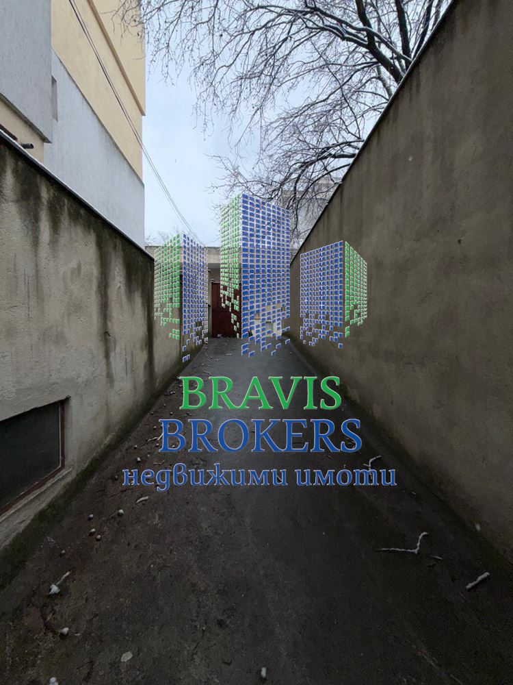 Продава се ТРИ броя гаражи в гр.Варна кв.Чайка - 0