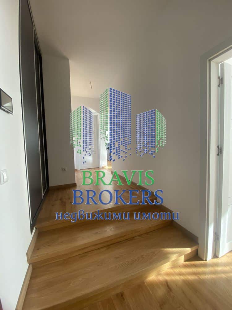 ОБЗАВЕДЕН ЧЕТИРИСТАЕН АПАРТАМЕНТ 225 КВ.М — ДНЕВНА 38 КВ.М. И ТРИ ГОЛЕМИ СПАЛНИ — ТРИ САНИТАРНИ — ПРОСТОРНА ВЕРАНДА - 0