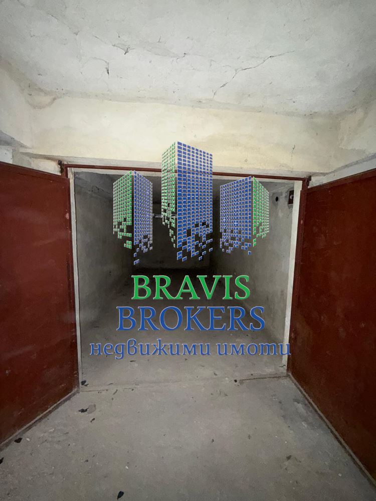 Продава се ТРИ броя гаражи в гр.Варна кв.Чайка - 0