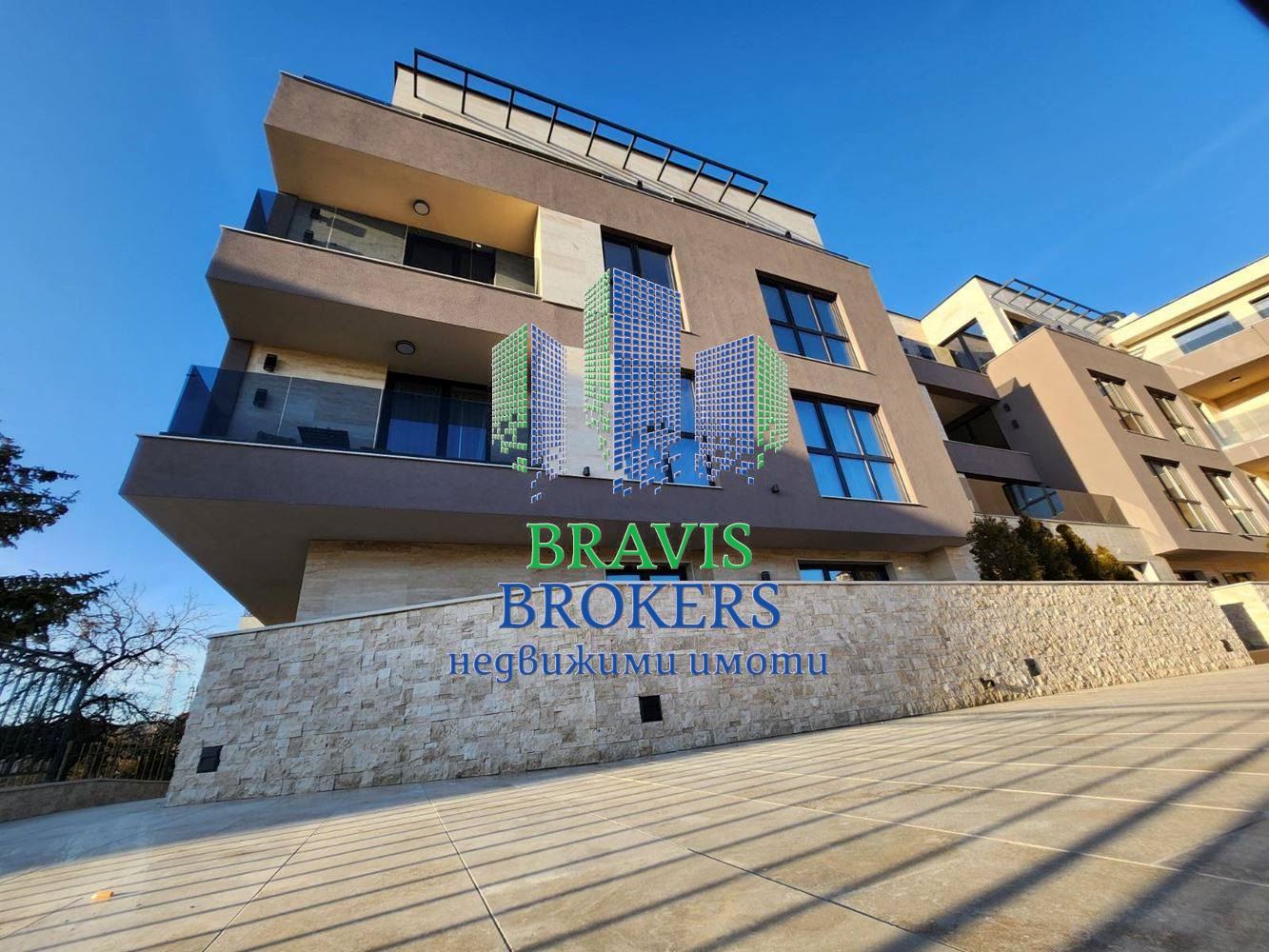 ОБЗАВЕДЕН ЧЕТИРИСТАЕН АПАРТАМЕНТ 225 КВ.М — ДНЕВНА 38 КВ.М. И ТРИ ГОЛЕМИ СПАЛНИ — ТРИ САНИТАРНИ — ПРОСТОРНА ВЕРАНДА - 0