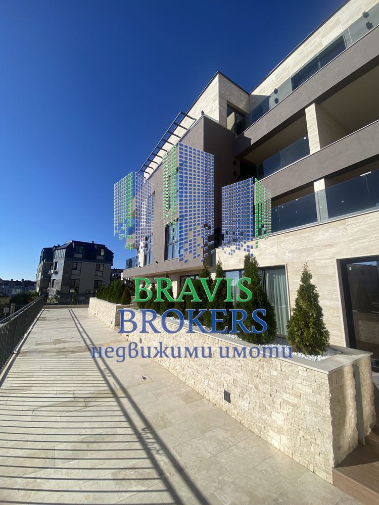 ОБЗАВЕДЕН ЧЕТИРИСТАЕН АПАРТАМЕНТ 225 КВ.М — ДНЕВНА 38 КВ.М. И ТРИ ГОЛЕМИ СПАЛНИ — ТРИ САНИТАРНИ — ПРОСТОРНА ВЕРАНДА - 0