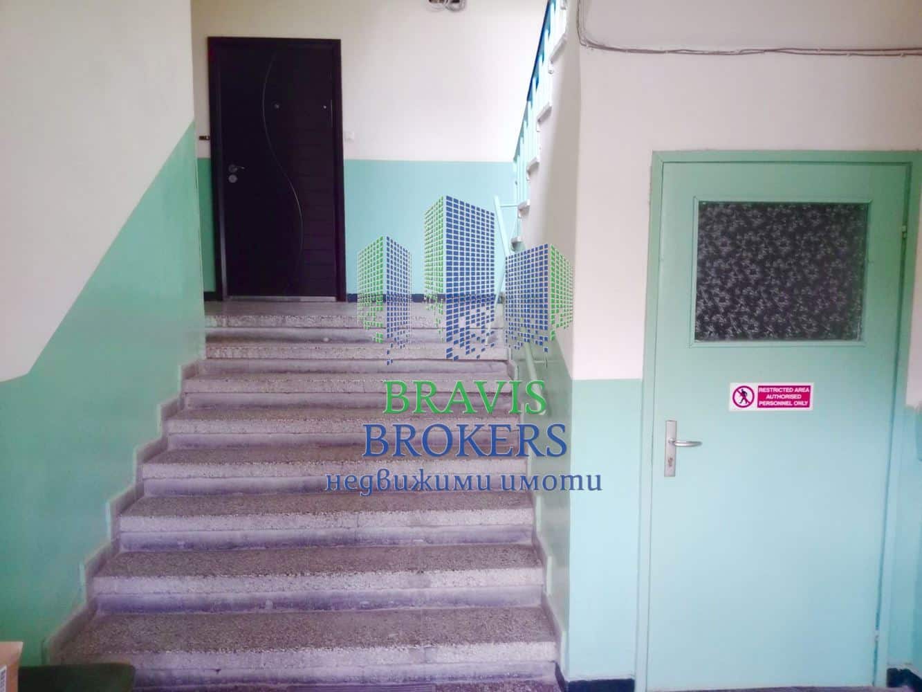 БАЗАР ЛЕВСКИ – ОБЗАВЕДЕН ТРИСТАЕН — СРЕДЕН ЕТАЖ - ТОП ЛОКАЦИЯ - 0