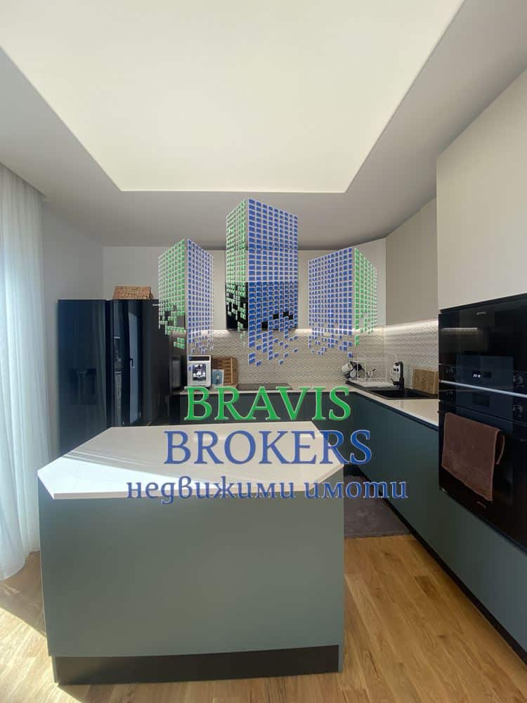 ОБЗАВЕДЕН ЧЕТИРИСТАЕН АПАРТАМЕНТ 225 КВ.М — ДНЕВНА 38 КВ.М. И ТРИ ГОЛЕМИ СПАЛНИ — ТРИ САНИТАРНИ — ПРОСТОРНА ВЕРАНДА - 0