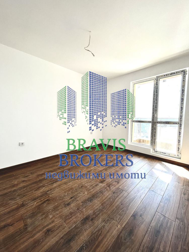 ЕКСКЛУЗИВНО - ДО МАГАЗИН РЕГАЛ - ТРИСТАЕН "ДО КЛЮЧ" С КУХНЯ - ИЗЦЯЛО ЮЖЕН - СРЕДЕН ЕТАЖ - ДНЕВНА = 23 кв.м - ДВЕ СПАЛНИ - 0