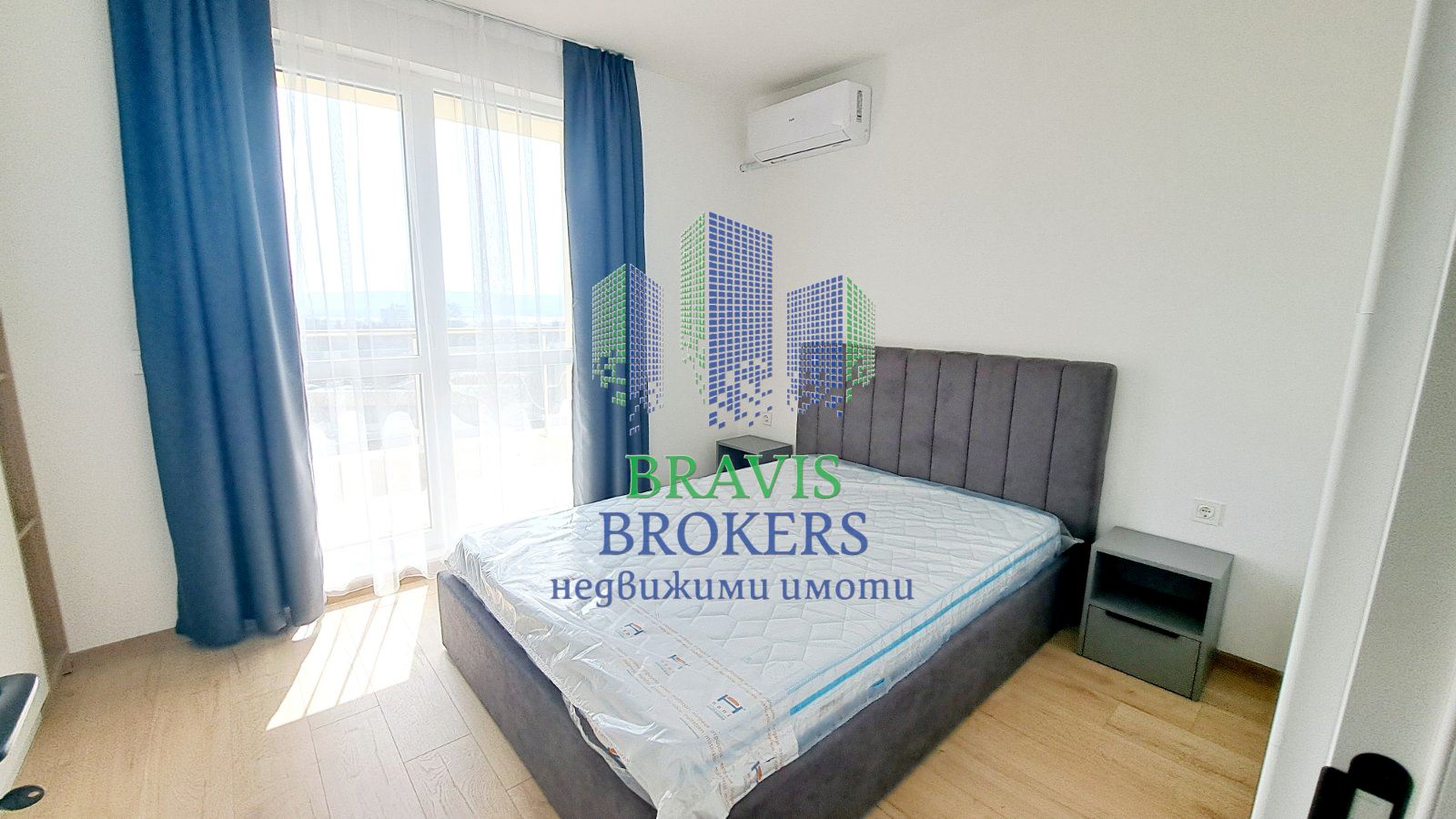 Напълно обзаведен двустаен апартамент - Паркомясто в цената - Запад - 0