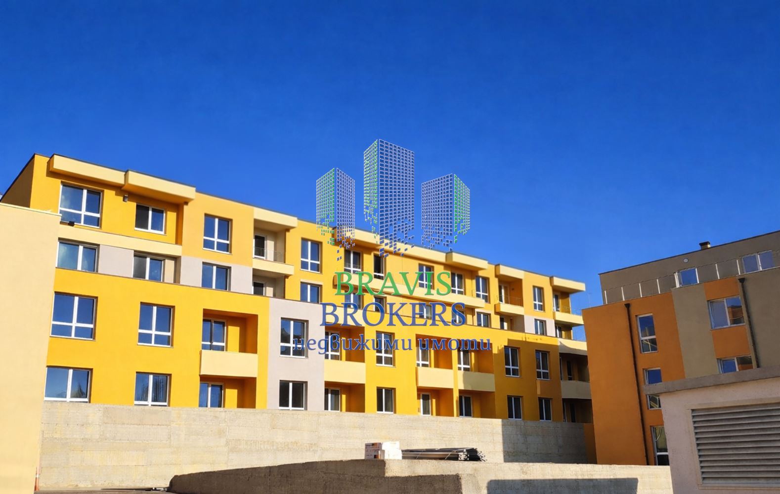 ТРИСТАЕН АПАРТАМЕНТ - ДО МАГАЗИН РЕГАЛ -ЮГ/ЗАПАД - ГОТОВА СГРАДА - 0