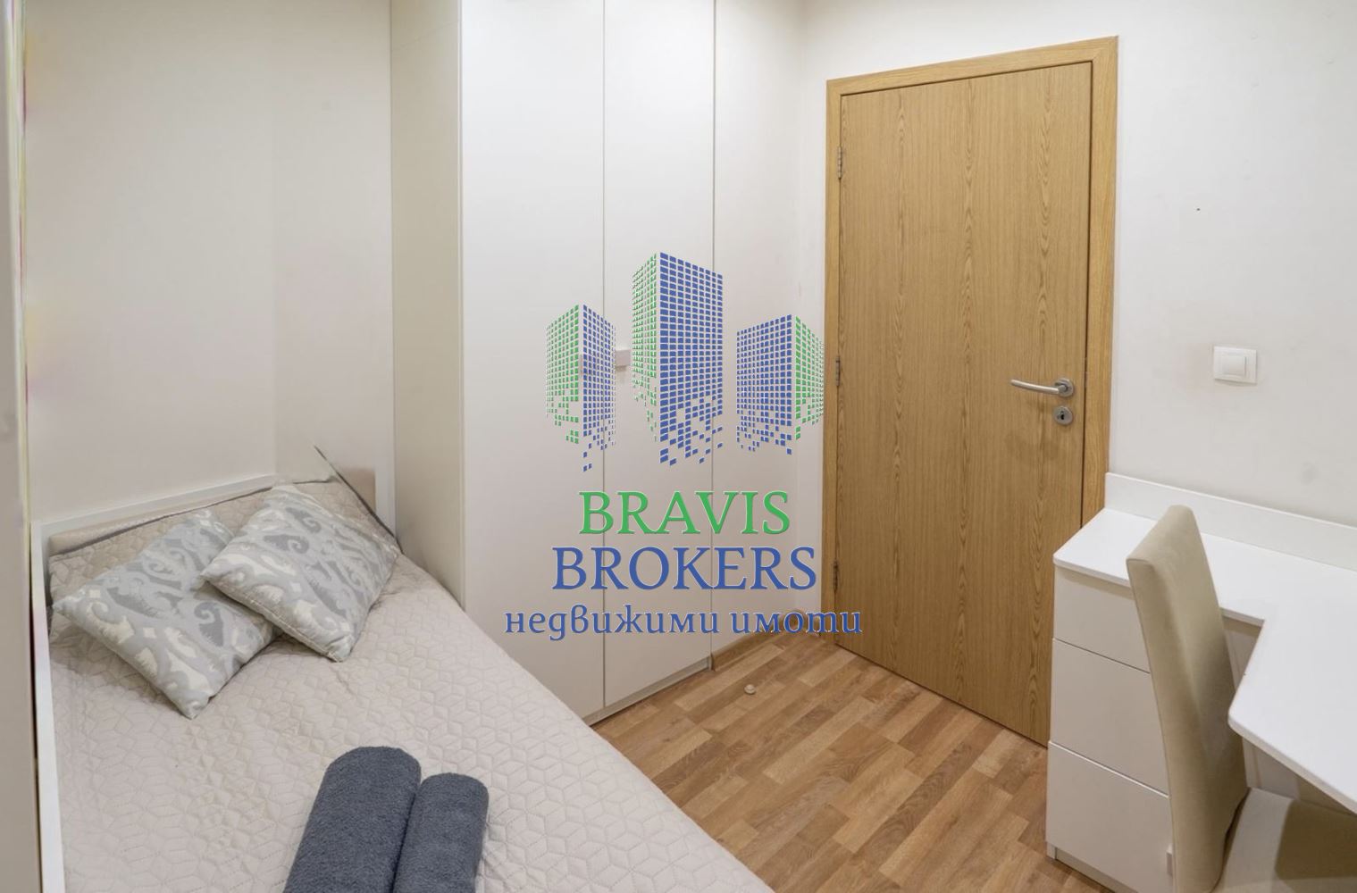 ВАРНА - ТРИСТАЕН ОБЗАВЕДЕН - СРЕДЕН ЕТАЖ - ТУХЛА СГРАДА - 0