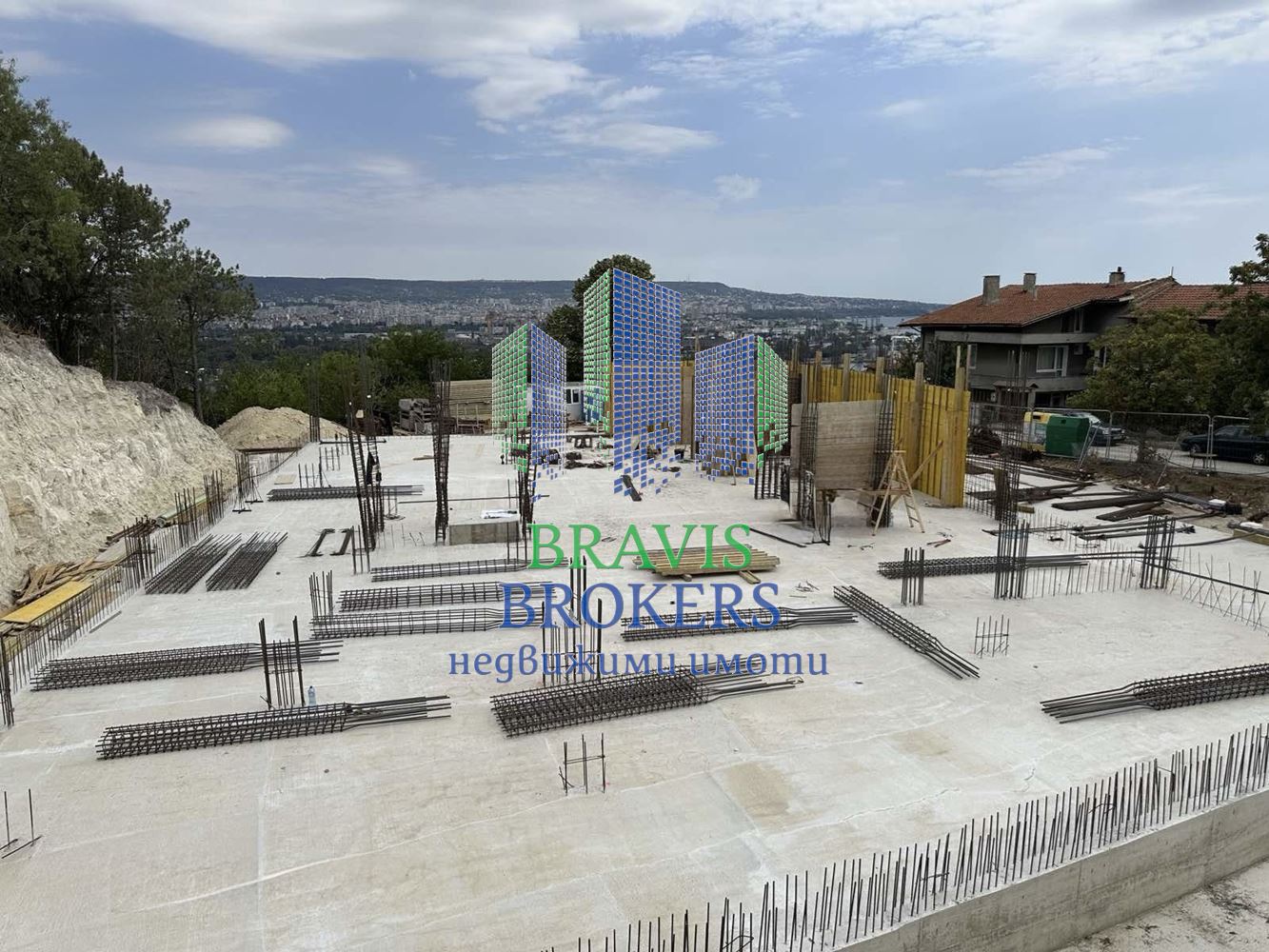 г.Варна, Аспарухово – ПРОСТОРЕН ТРИСТАЕН – ДНЕВНА = 25кв.м – БЕЗ ТАКСА ПОДДРЪЖКА - 0