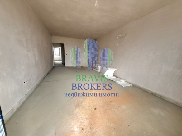 ЮГ - Най-добра за тристаен за района - Правилни Форми - 0