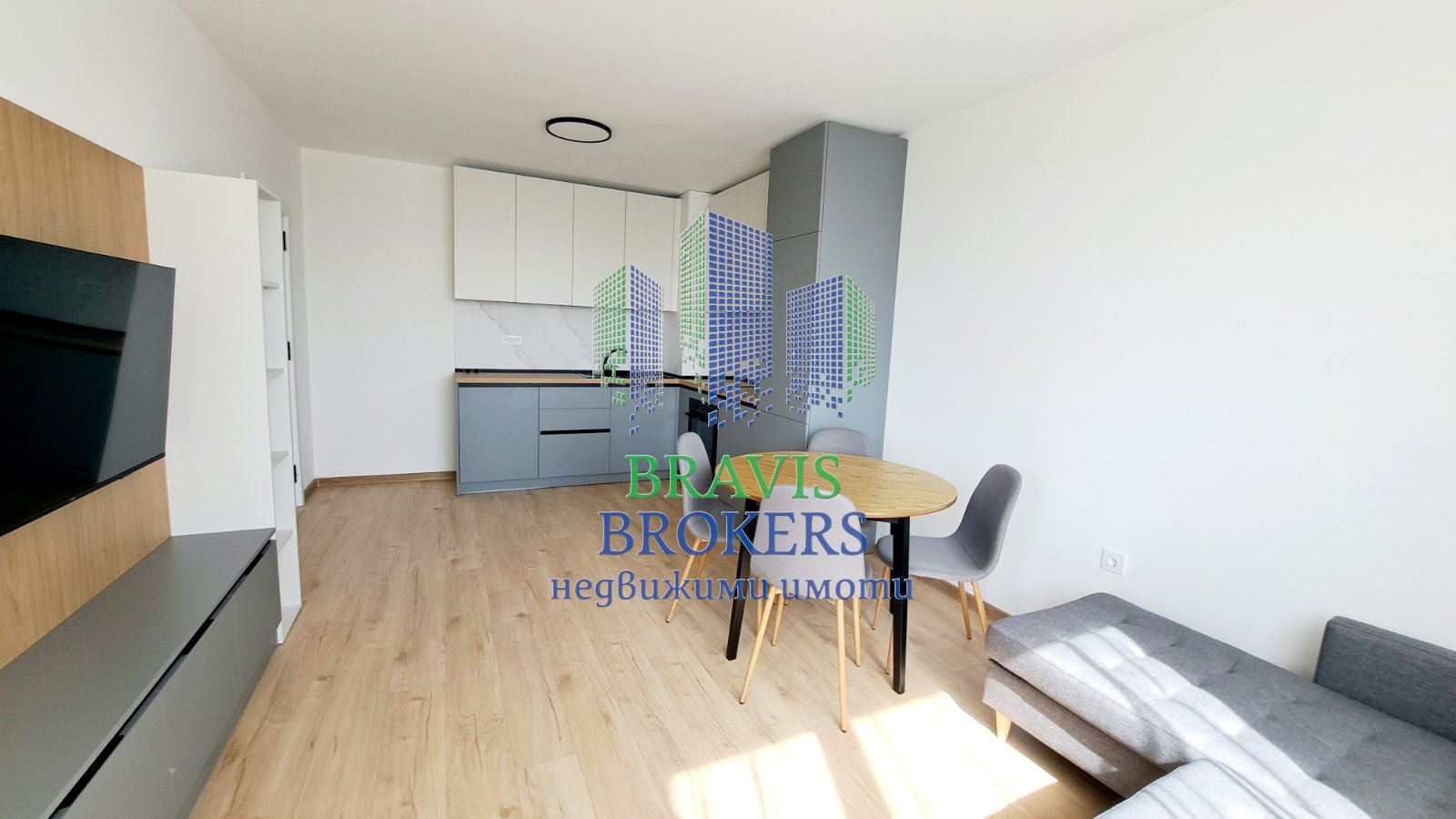 Напълно обзаведен двустаен апартамент - Паркомясто в цената - Запад - 0