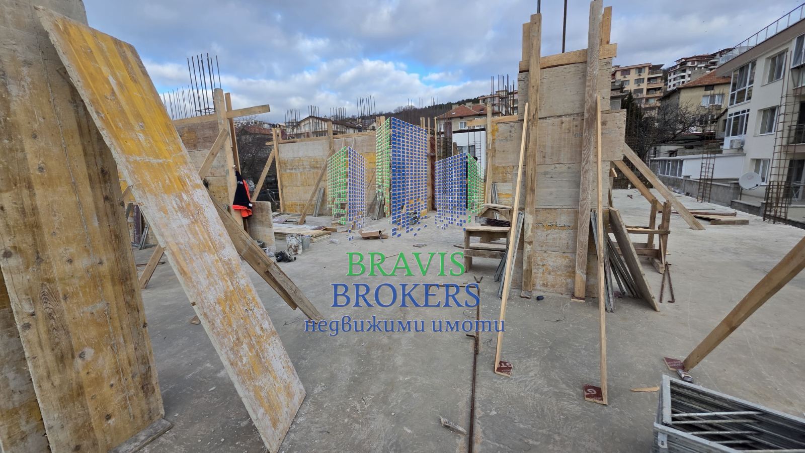 ВАРНА ВИНИЦА - ТРИСТАЕН АПАРТАМЕНТ – БОНУС СОБСТВЕН ДВОР – МАЛКА БУТИКОВА СГРАДА - 0