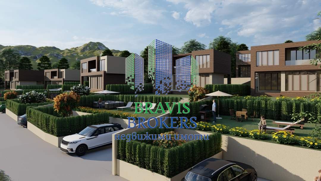 Триетажна къща с морска панорама, двор 520 кв.м и две паркоместа - 0