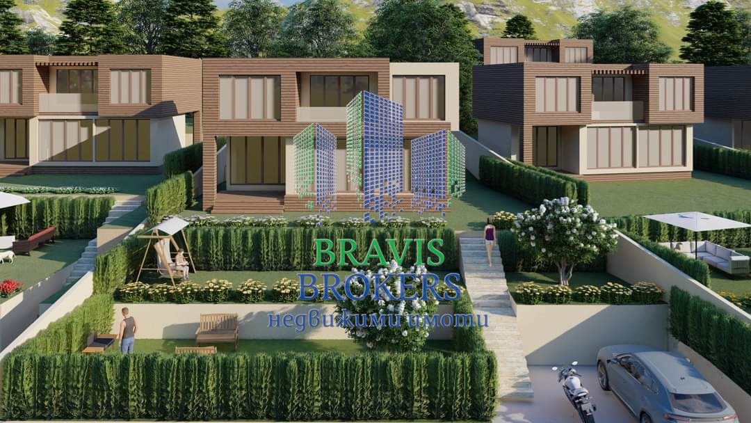 Триетажна къща с морска панорама, двор 520 кв.м и две паркоместа - 0