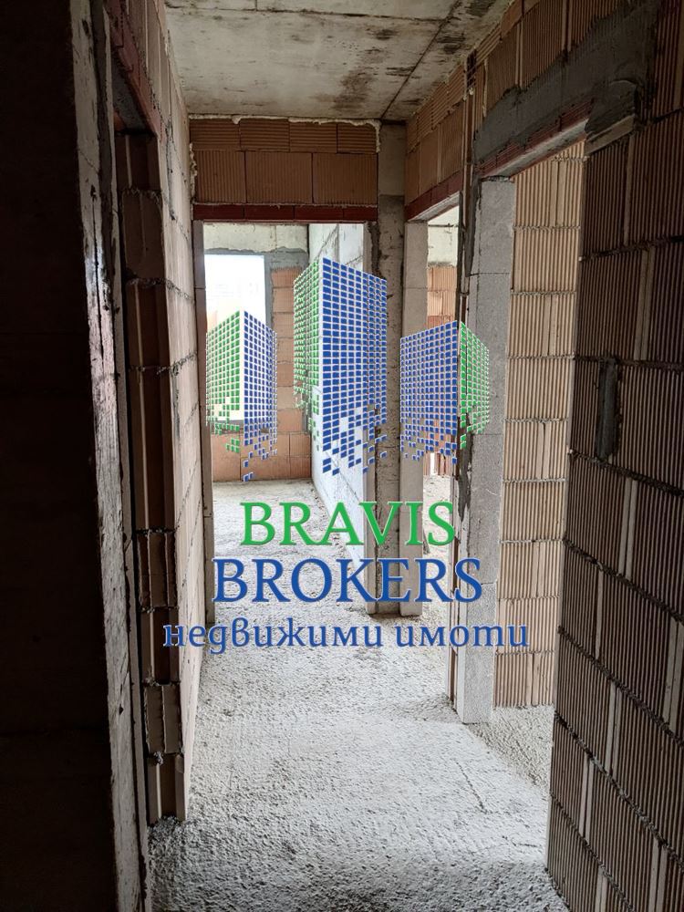 Продава се просторен 3-стаен апартамент в кв. Кайсиева градина, гр. Варна - 0