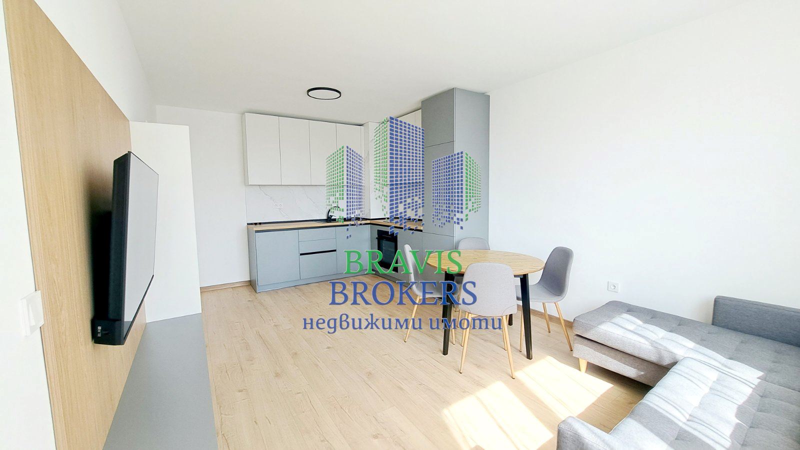 Напълно обзаведен двустаен апартамент - Паркомясто в цената - Запад - 0