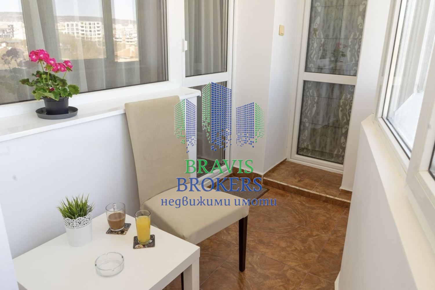 ВАРНА - ТРИСТАЕН ОБЗАВЕДЕН - СРЕДЕН ЕТАЖ - ТУХЛА СГРАДА - 0