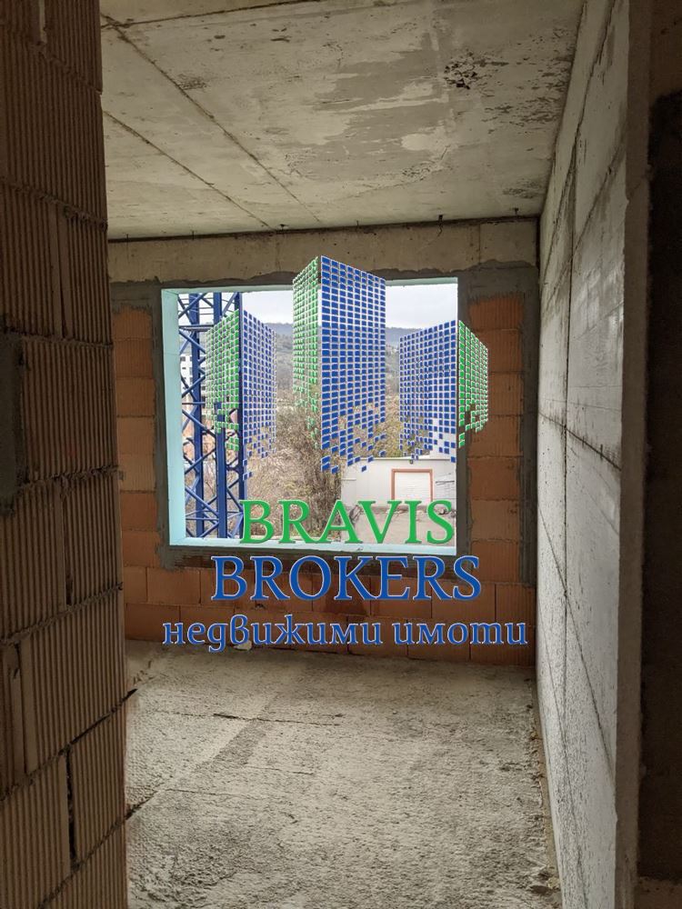 Продава се просторен 3-стаен апартамент в кв. Кайсиева градина, гр. Варна - 0