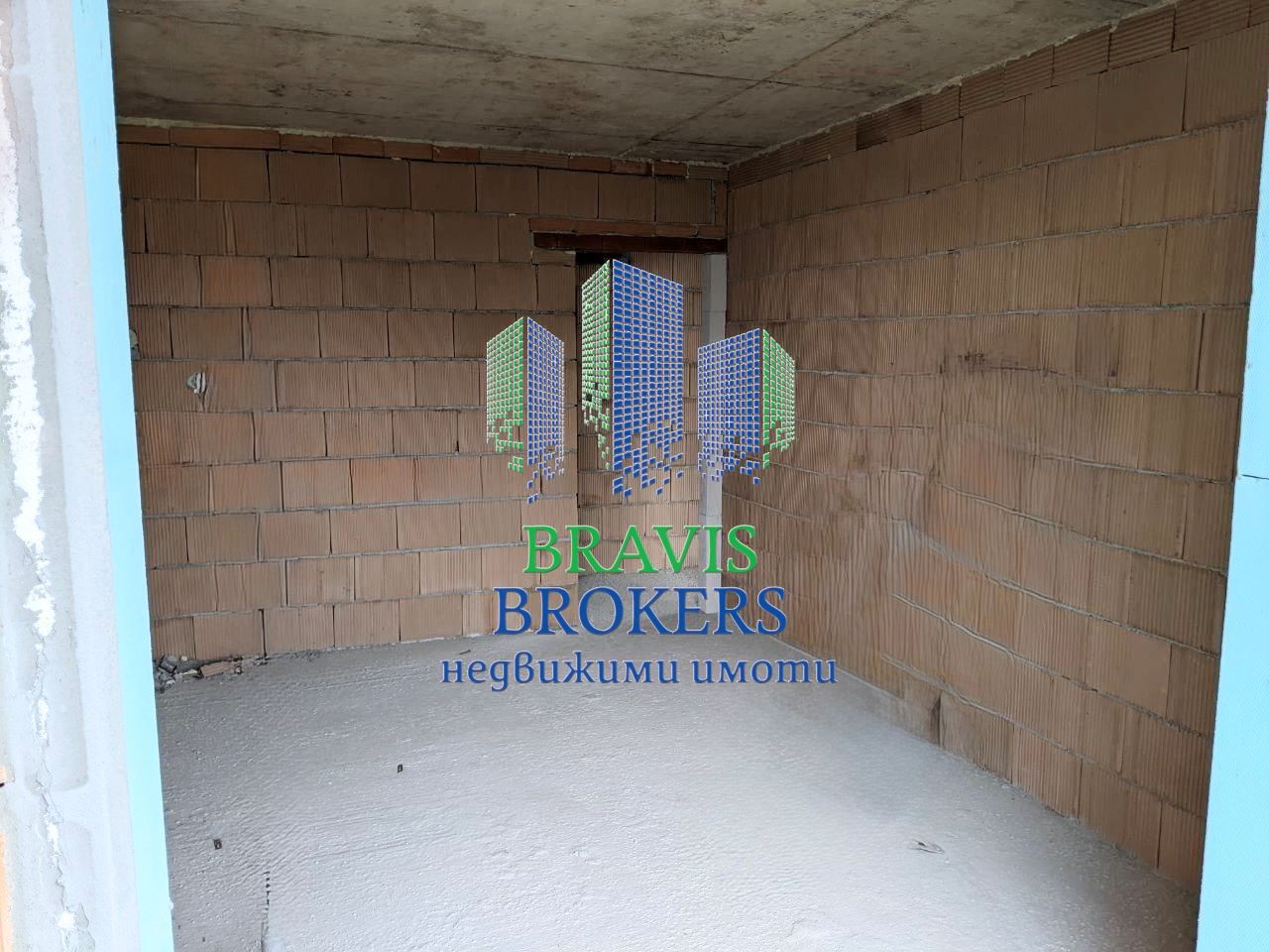 Продава се просторен 3-стаен апартамент в кв. Кайсиева градина, гр. Варна - 0