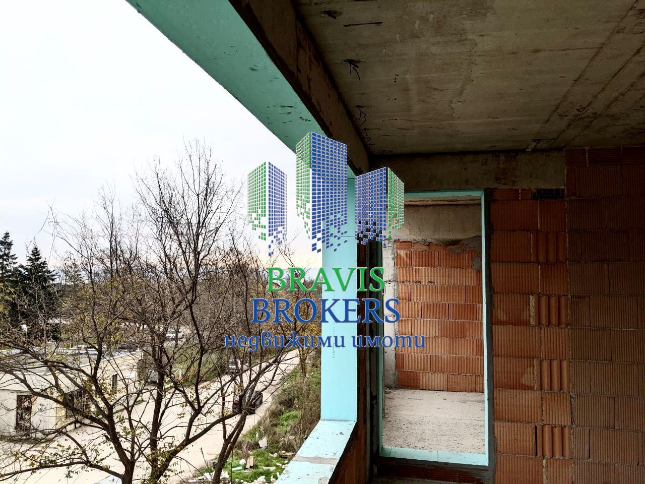 Продава се просторен 3-стаен апартамент в кв. Кайсиева градина, гр. Варна - 0