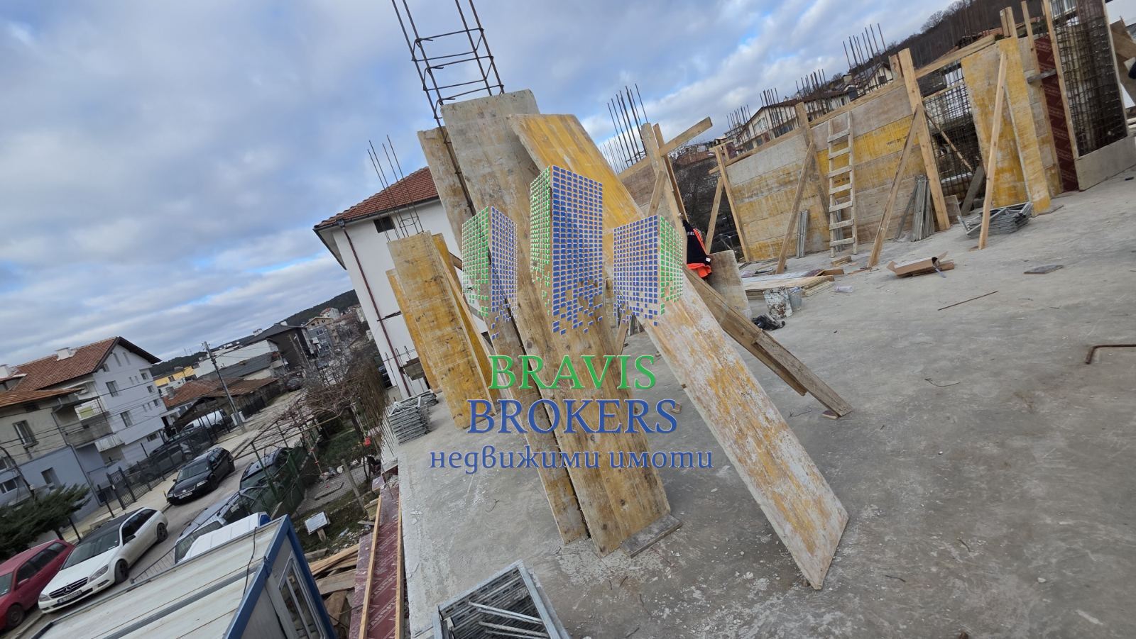 ВАРНА ВИНИЦА - ТРИСТАЕН АПАРТАМЕНТ – БОНУС СОБСТВЕН ДВОР – МАЛКА БУТИКОВА СГРАДА - 0