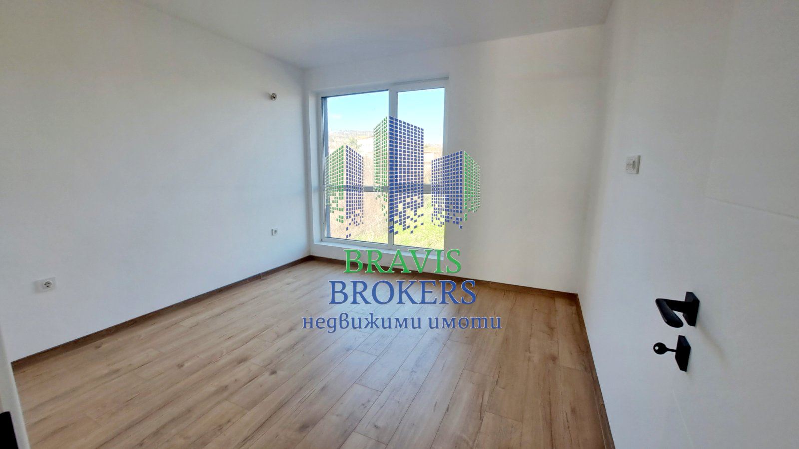 ТРИСТАЕН "ДО КЛЮЧ" С КУХНЯ - ДО МАГАЗИН РЕГАЛ -ЮГ/ЗАПАД - 0