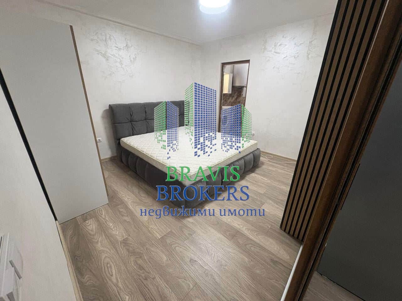 ВАРНА БРИЗ – ОБЗАВЕДЕН ТРИСТАЕН АПАРТАМЕНТ – ТУХЛА СГРАДА – СОБСВЕН ДВОР - ГОТОВ ЗА НАНАСЯНЕ - ТОП ЛОКАЦИЯ - 0