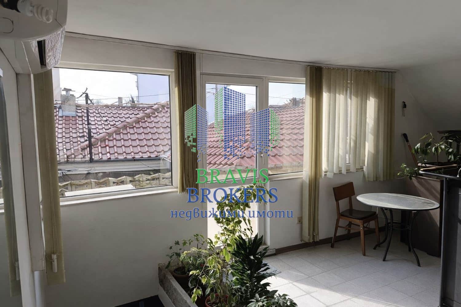 🏡 Продава се двуетажен къща / мезонет в Варна - до Гранд мол - 0