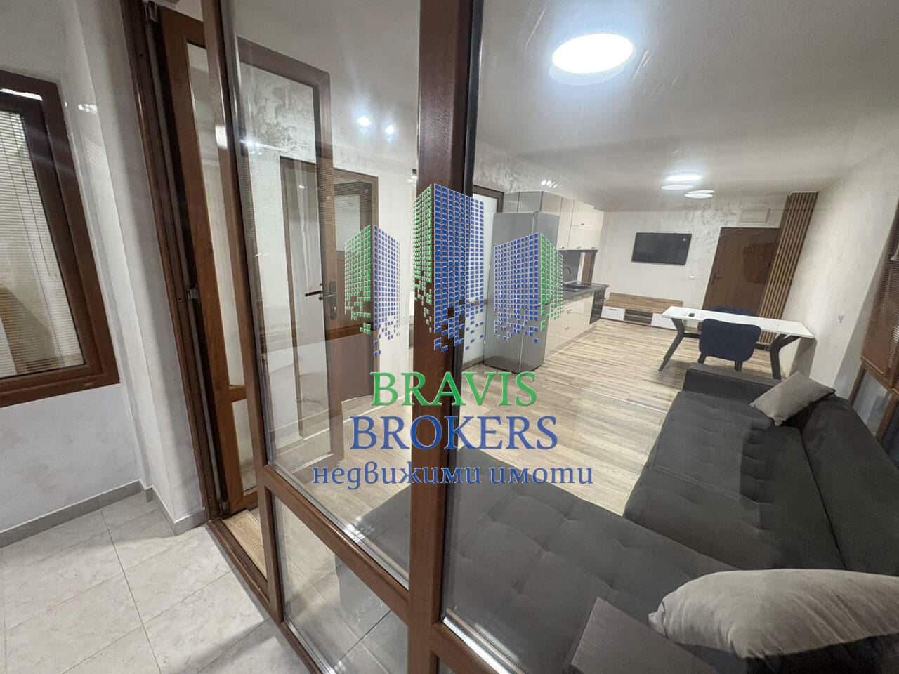 ВАРНА БРИЗ – ОБЗАВЕДЕН ТРИСТАЕН АПАРТАМЕНТ – ТУХЛА СГРАДА – СОБСВЕН ДВОР - ГОТОВ ЗА НАНАСЯНЕ - ТОП ЛОКАЦИЯ - 0