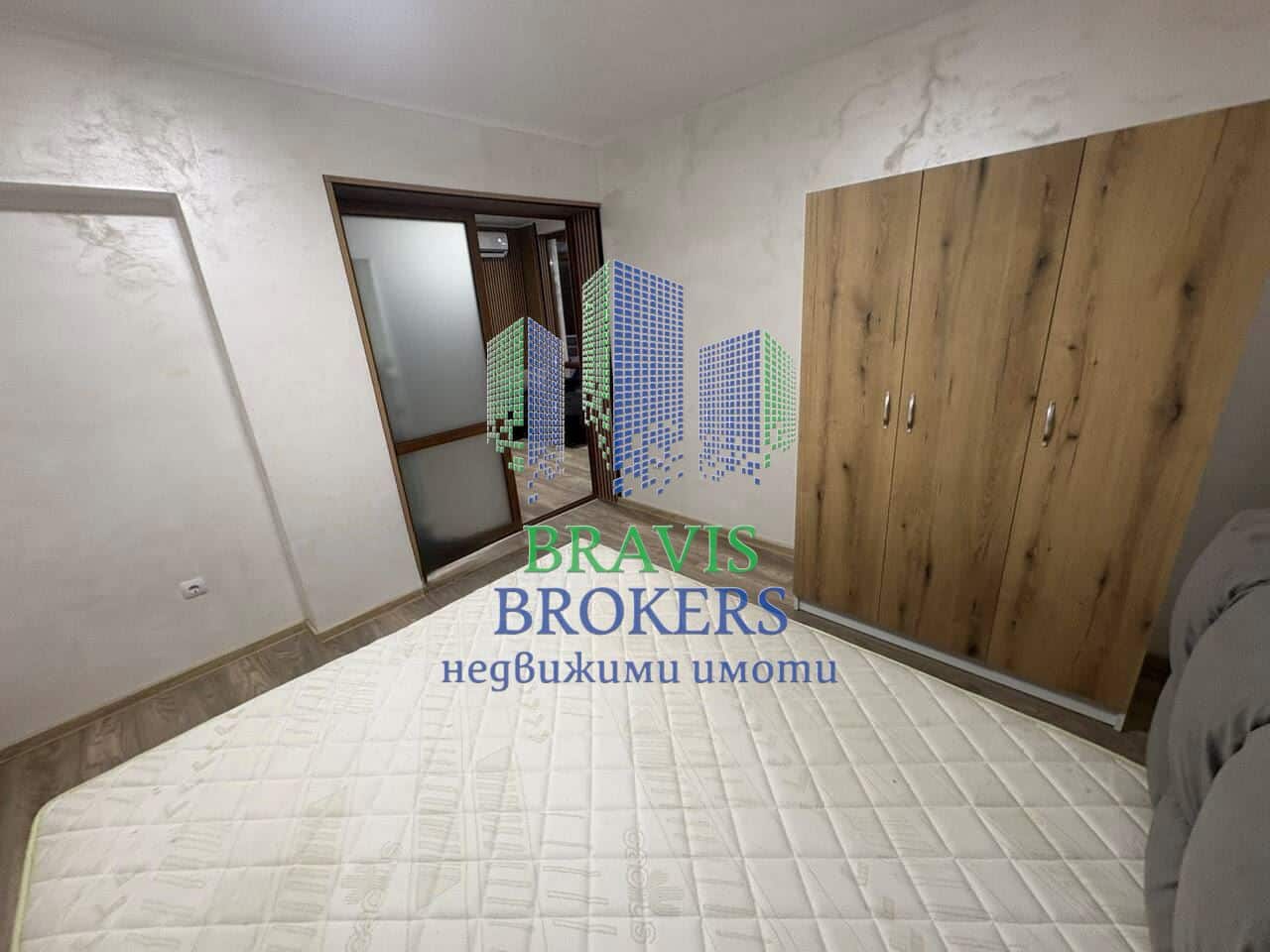 ВАРНА БРИЗ – ОБЗАВЕДЕН ТРИСТАЕН АПАРТАМЕНТ – ТУХЛА СГРАДА – СОБСВЕН ДВОР - ГОТОВ ЗА НАНАСЯНЕ - ТОП ЛОКАЦИЯ - 0