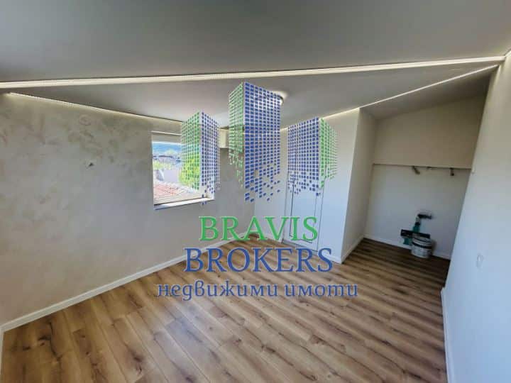 Двустаен апартамент в ТОП центъра на Варна – след основен ремонт, южно изложение - 0