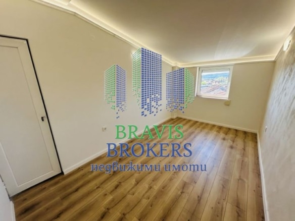 Двустаен апартамент в ТОП центъра на Варна – след основен ремонт, южно изложение - 0