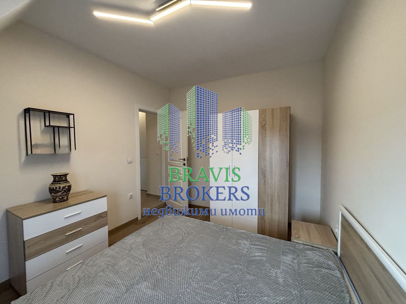 ВАРНА КОЛХОЗЕН ПАЗАР – ЮЖЕН - НАПЪЛНО ОБЗАВЕН ДВУСТАЕН – ТУХЛЕНА СГРАДА – ПАНОРАМА – ТОП ЦЕНА ! - 0