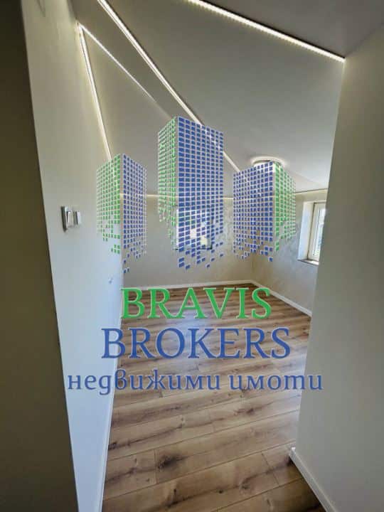 Двустаен апартамент в ТОП центъра на Варна – след основен ремонт, южно изложение - 0